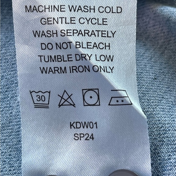 Quince Distressed denim tuxedo shirt, 100% cotton
Size LG in good condition - Picture 10 of 11